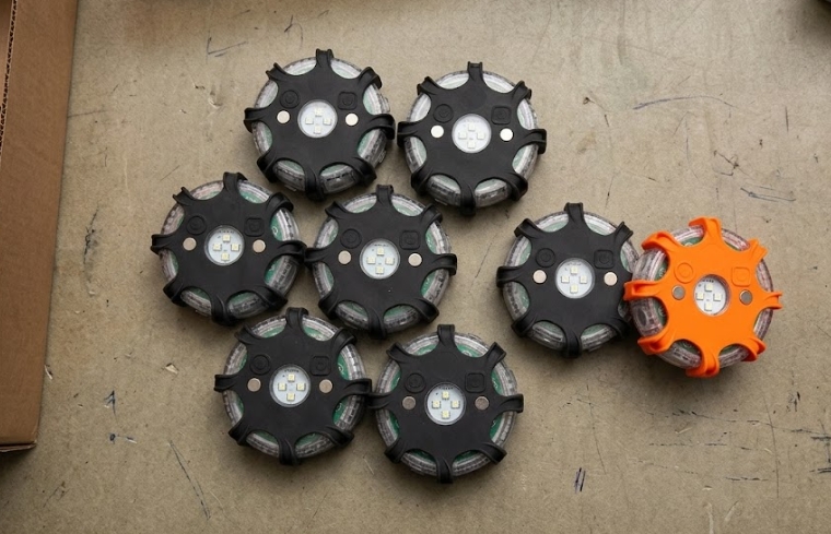 low MOQ private label LED road flare units with custom case color for wholesale buyers