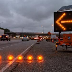 LED Flares vs Arrow Boards: Key Differences & Best Use Cases for Work Zones