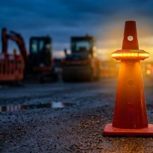 How to Set Up a Temporary Safety Perimeter at Accident Scenes Before Recovery Vehicles Arrive