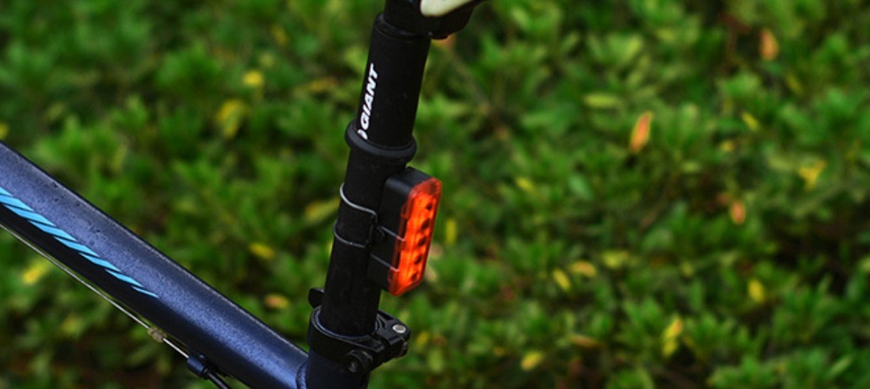 Mini bike tail light with 4 flash modes